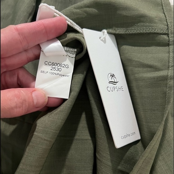 💚NWT,Cupshe,Olive Green Lightweight Dress, Asymmetrical Wooden Buttons,Size L - Picture 10 of 11